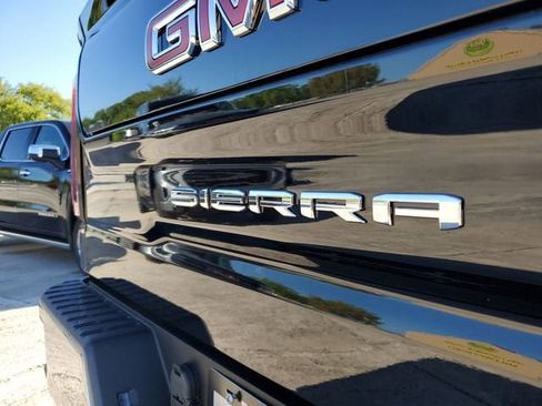 New 2026 GMC Sierra 1500 SLT image 8
