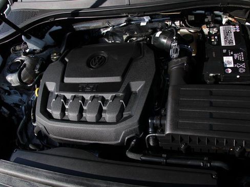 Used 2023 Volkswagen Tiguan SE image 32