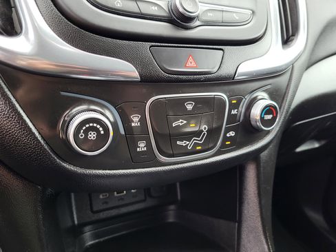Used 2020 Chevrolet Equinox LT FWD image 22
