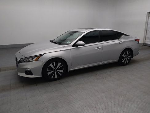 Used 2020 Nissan Altima 2.5 SL FWD image 2