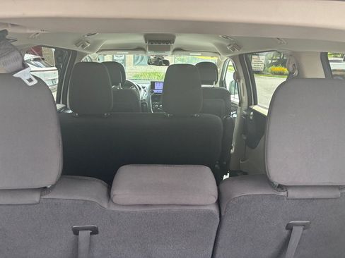 Used 2019 Dodge Grand Caravan SE FWD image 12