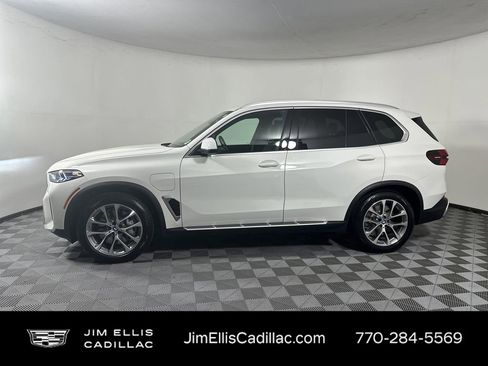 Used 2025 BMW X5 xDrive50e image 4
