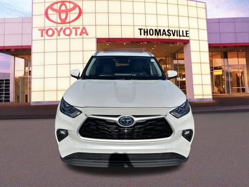 Used 2023 Toyota Highlander Bronze Edition image 2