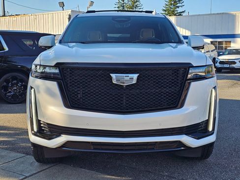 Used 2021 Cadillac Escalade Sport w/ Driver Assist Tech Package AWD/4WD image 2