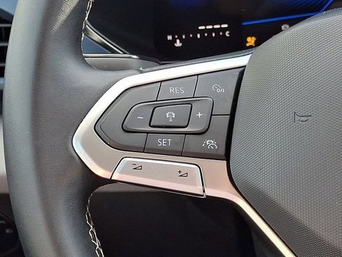 Used 2023 Volkswagen Taos SE w/ Black Wheel Package image 24