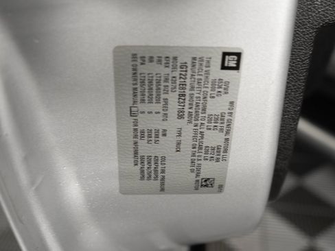 Used 2011 GMC Sierra 2500 SLT w/ SLT Convenience Package image 30