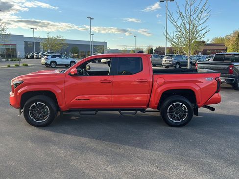 Used 2024 Toyota Tacoma TRD Sport AWD/4WD image 16