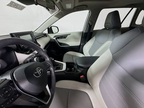 Certified 2021 Toyota RAV4 XLE Premium AWD/4WD image 19