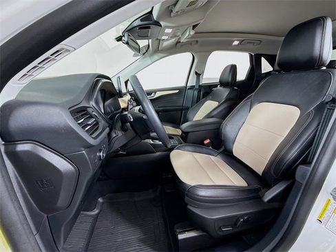 Used 2022 Ford Escape Titanium w/ Titanium Elite Package image 5