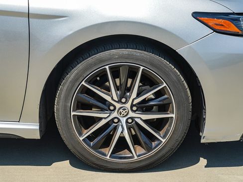 Used 2021 Toyota Camry SE w/ Convenience Package FWD image 11
