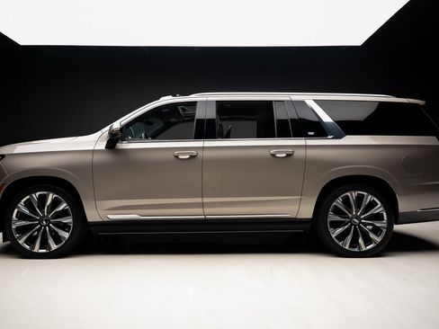 Used 2025 Cadillac Escalade ESV Premium Luxury Platinum AWD/4WD image 17
