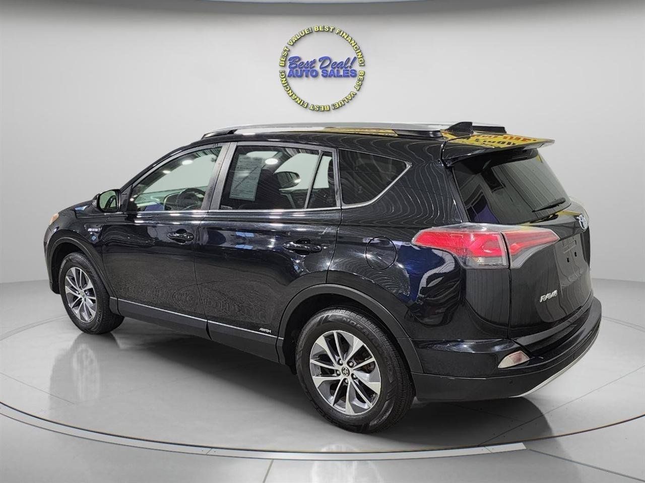 Used 2016 Toyota RAV4 XLE w/ Convenience Package AWD/4WD image 4