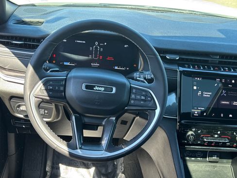 Used 2023 Jeep Grand Cherokee L Laredo AWD/4WD image 17