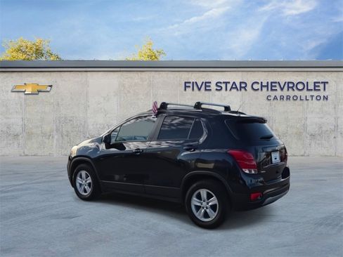 Used 2021 Chevrolet Trax LT w/ Premium Seat Package image 6