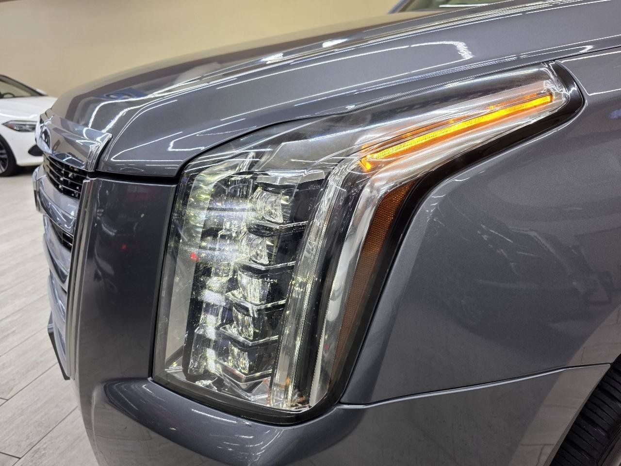 Used 2018 Cadillac Escalade ESV Luxury RWD image 10