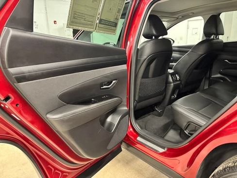 Certified 2025 Hyundai Tucson Limited FWD image 11