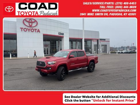 Used 2019 Toyota Tacoma TRD Sport image 1