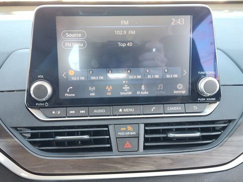 Used 2024 Nissan Altima 2.5 SV FWD image 12