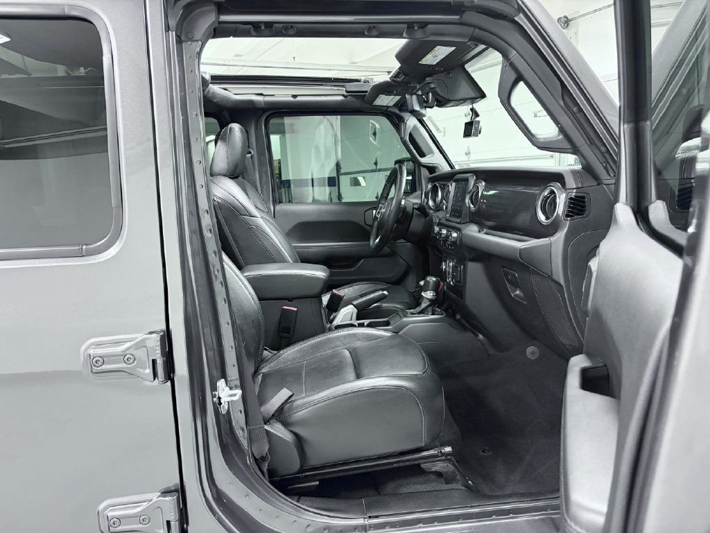 Used 2022 Jeep Wrangler Unlimited Sahara AWD/4WD image 17