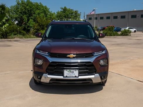 Used 2023 Chevrolet TrailBlazer LT w/ Convenience Package FWD image 2