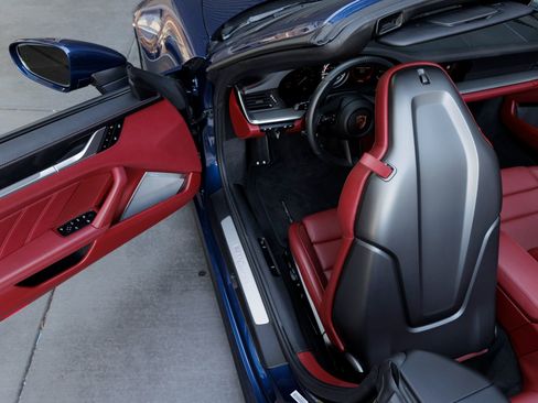 Certified 2025 Porsche 911 Turbo image 26