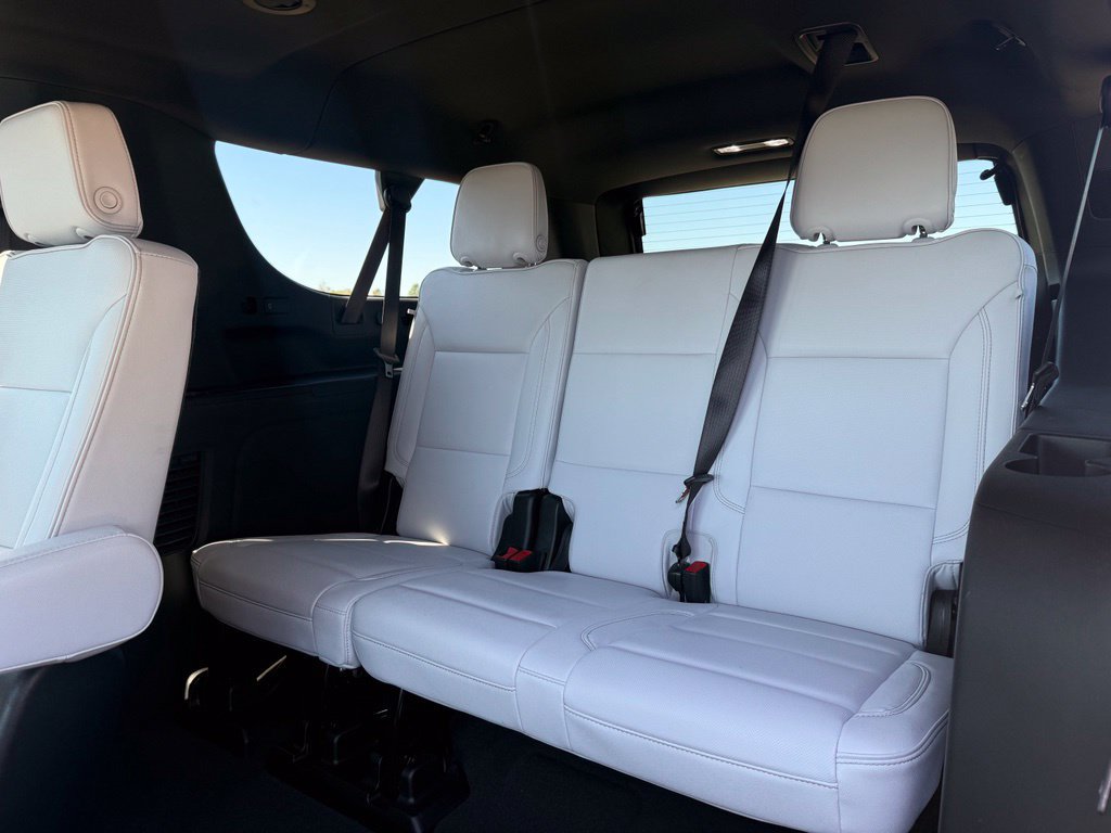 Used 2026 Chevrolet Suburban Premier AWD/4WD image 18