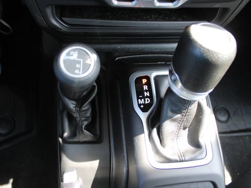Used 2018 Jeep Wrangler Unlimited Sport S AWD/4WD image 21
