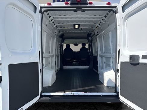Used 2024 RAM ProMaster 2500 w/ Convenience Group image 26