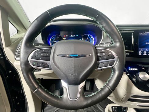 Used 2020 Chrysler Pacifica Touring-L w/ Premium Audio Group image 17