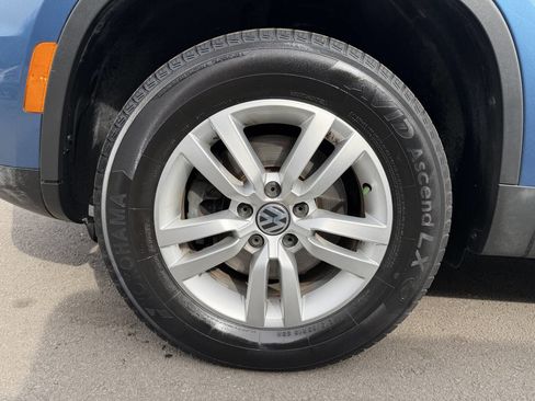 Used 2017 Volkswagen Tiguan S image 9