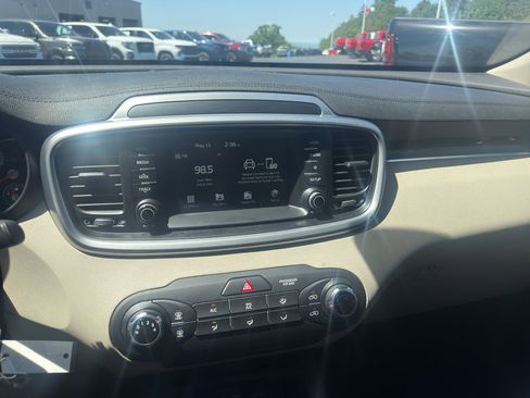 Used 2020 Kia Sorento LX FWD image 15