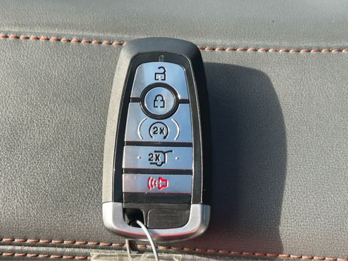 Used 2025 Ford Expedition Active AWD/4WD image 62
