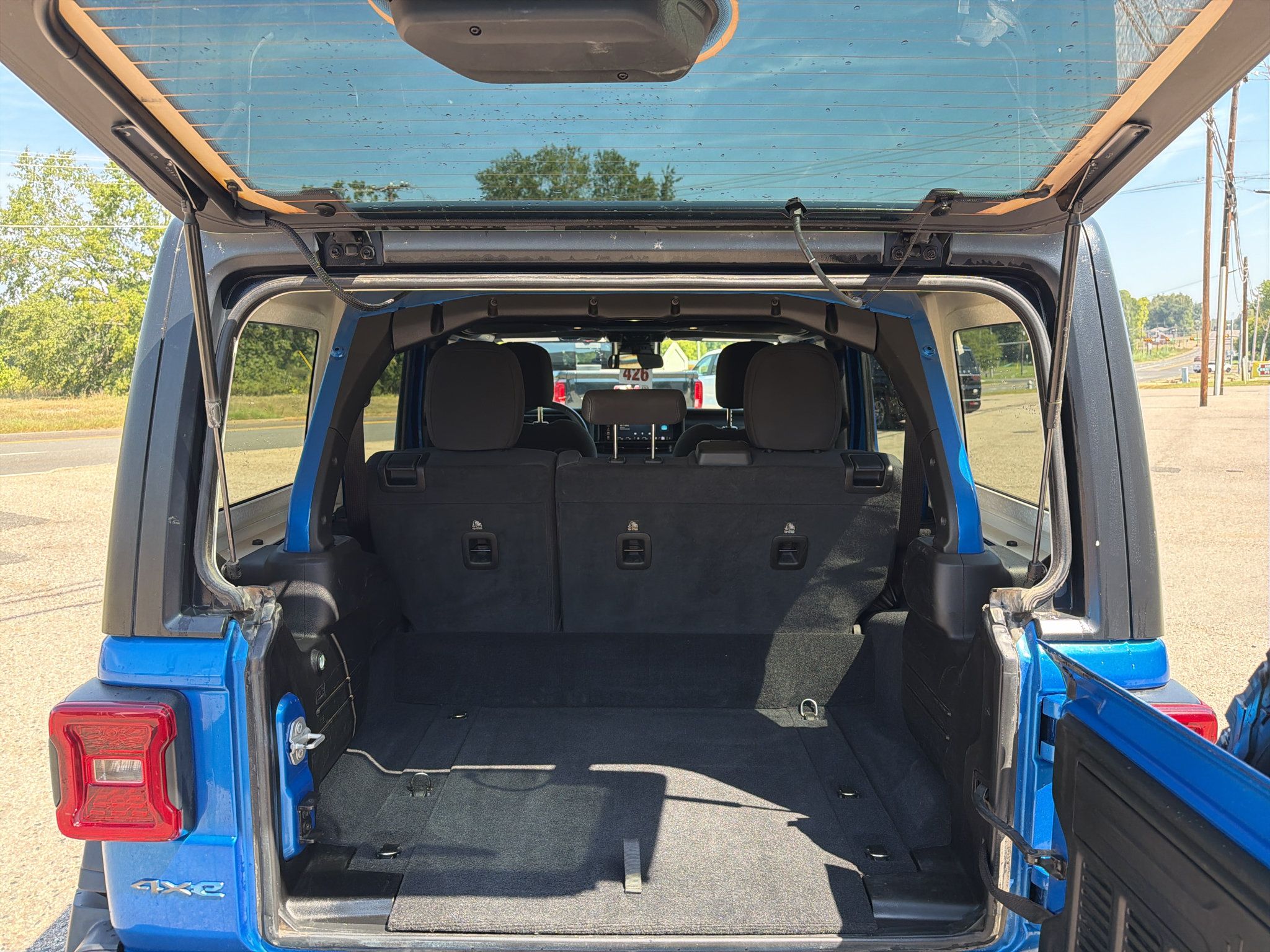 Used 2024 Jeep Wrangler Unlimited Rubicon 4xe AWD/4WD image 6