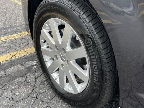 Used 2014 Chrysler Town & Country Touring image 9