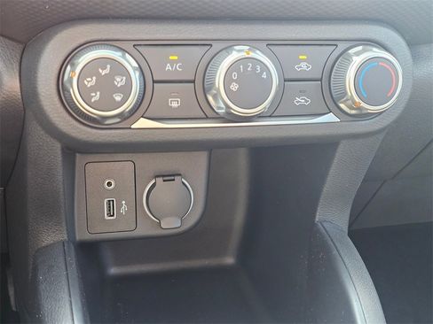 New 2025 Nissan Kicks Play S image 15