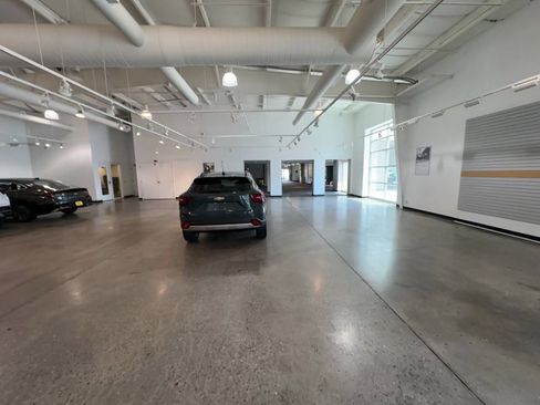 Used 2025 Chevrolet Trax LT FWD image 16