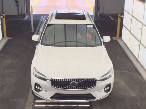 Used 2023 Volvo XC60 B5 Plus FWD image 2