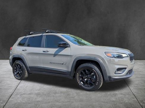 Used 2022 Jeep Cherokee Latitude AWD/4WD image 2