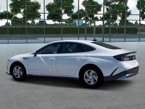 Certified 2026 Hyundai Sonata SE FWD image 4