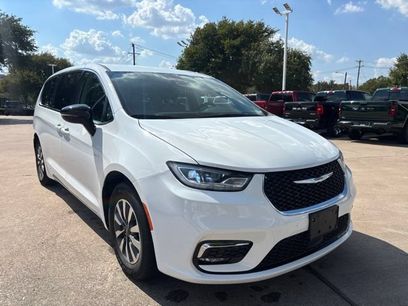 Used 2024 Chrysler Pacifica Limited