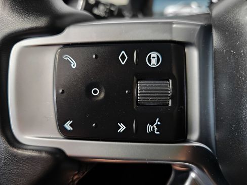 Used 2024 Land Rover Discovery Dynamic SE AWD/4WD image 33