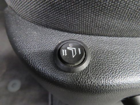 Used 2023 GMC Yukon SLE image 10