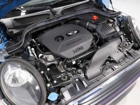 Used 2019 MINI Cooper 4-Door Hardtop w/ Signature Upholstery Package image 18