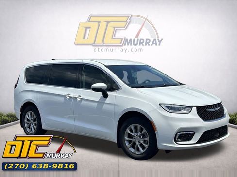Used 2023 Chrysler Pacifica Touring-L AWD/4WD image 1
