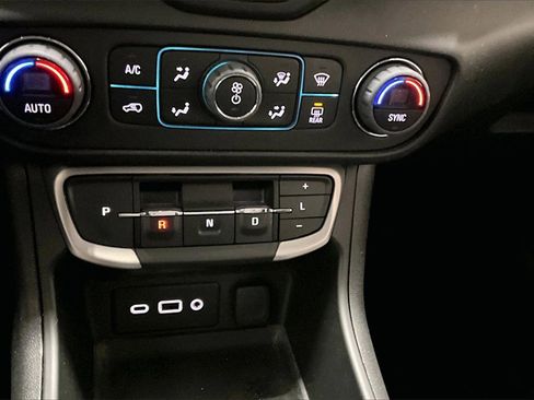 Used 2023 GMC Terrain SLE w/ Driver Convenience Package image 15