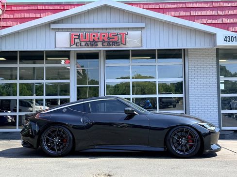 Used 2024 Nissan Z Performance w/ Floor Mat Package RWD image 2