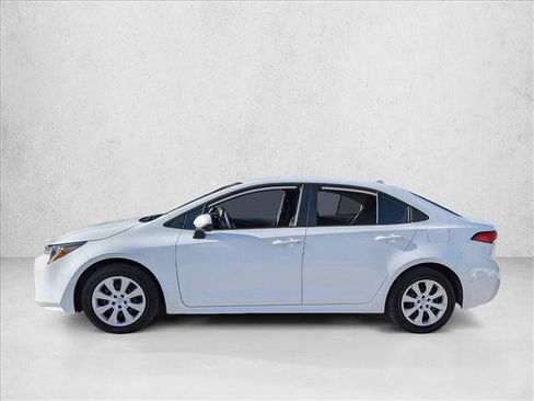 Used 2022 Toyota Corolla LE image 9