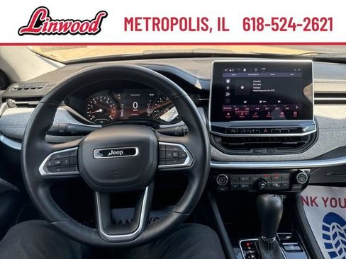 Used 2022 Jeep Compass Latitude w/ Sun and Sound Group AWD/4WD image 17