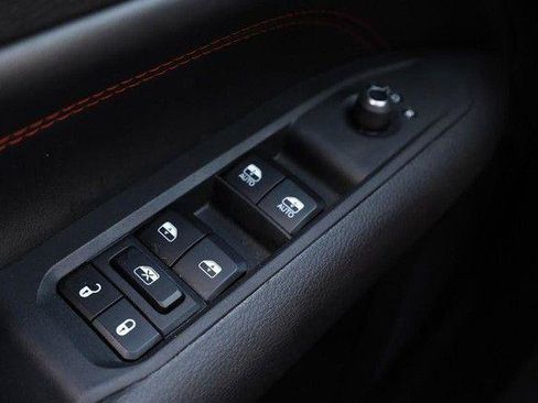 Used 2025 Jeep Compass Trailhawk AWD/4WD image 17