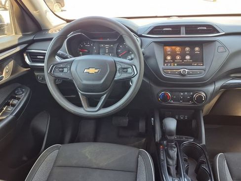Used 2022 Chevrolet TrailBlazer LT FWD image 6